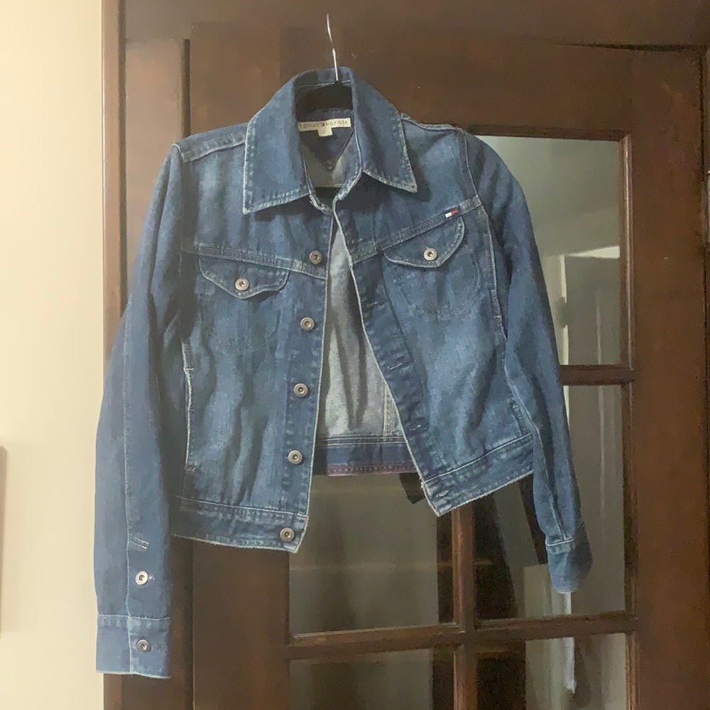 Tommy Hilfiger size medium Jean jacket perfect for spring weather, fashionable